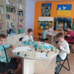 У бібліотеці на Пріорці тривають заняття з живопису в межах творчого проєкту “Натхнення”. Він об’єднує дітей і дорослих навколо мистецтва. 