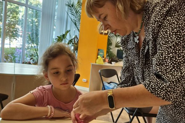 У нашій бібліотеці на Пріорці відбулася чергова зустріч у рамках творчого проєкту “Майстерня радості”. Цього разу тема була: “Рожеві мрії рожевих фламінго”.