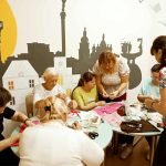 Нещодавно в бібліотеці “Сузірʼя” відбулася ще одна зустріч учасниць клубу “Творчі”. Під керівництвом майстрині Наталі Чередниченко, жінки із розсипних намистин творили неповторне українське намисто.