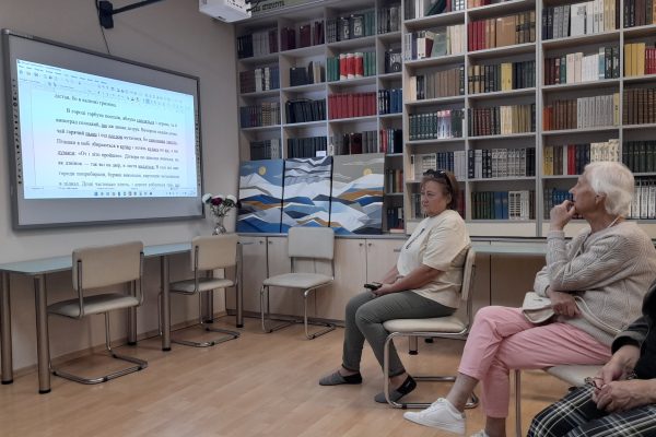 У нашій бібліотеці “Сузір’я” відновив діяльність мовний клуб “Українська палітра”. Він традиційно збирає всіх охочих до вдосконалення знань з української мови та літератури. Заняття відбуваються щопонеділка о 18:00 у затишній атмосфері нашої бібліотеки.