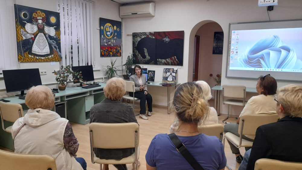 У нашій бібліотеці “Сузір’я” відновив діяльність мовний клуб “Українська палітра”. Він традиційно збирає всіх охочих до вдосконалення знань з української мови та літератури. Заняття відбуваються щопонеділка о 18:00 у затишній атмосфері нашої бібліотеки.