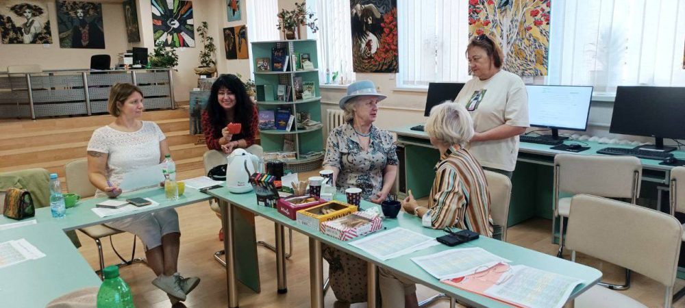 Нещодавно на базі нашої бібліотеки “Сузірʼя” відбувся важливий партнерський захід – тренінг із надання ППД (перша психологічна допомога в кризовій/стресовій ситуації).