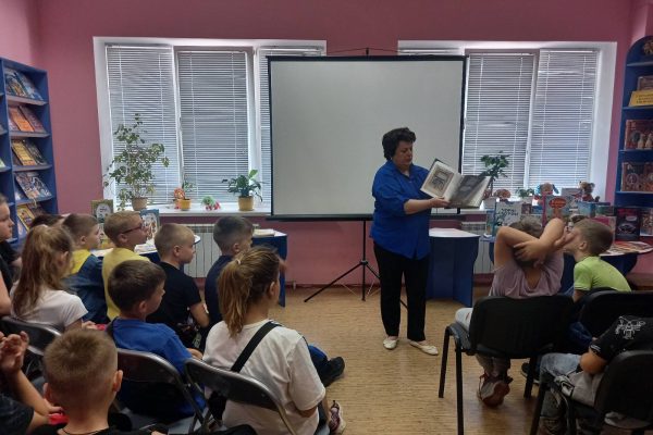 Бібліотека “Дивосвіт”: Година спілкування “Читай, щоб бути в тренді” В нашій бібліотеці “Дивосвіт” для дітей нещодавно пройшла година спілкування, на тему “Читай, щоб бути в тренді”.