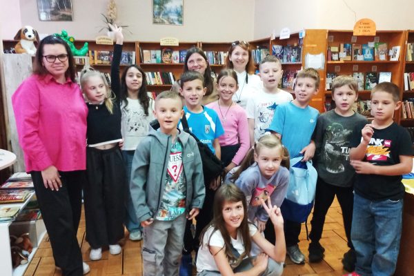 В бібліотеці “Обрій” відбулася справжня літературна подія! Учні молодших класів Ліцею Ольгинський зустрічалися з талановитою письменницею з Вараша Марією Солтис-Смирновою.
