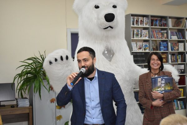 Ділимося миттєвостями та фотоспогадами. Бібліотека на Пріорці відвідала бібліофест з нагоди Всеукраїнського дня бібліотек. Попри похмуру та прохолодну погоду у нас було тепло, натхненно і затишно!