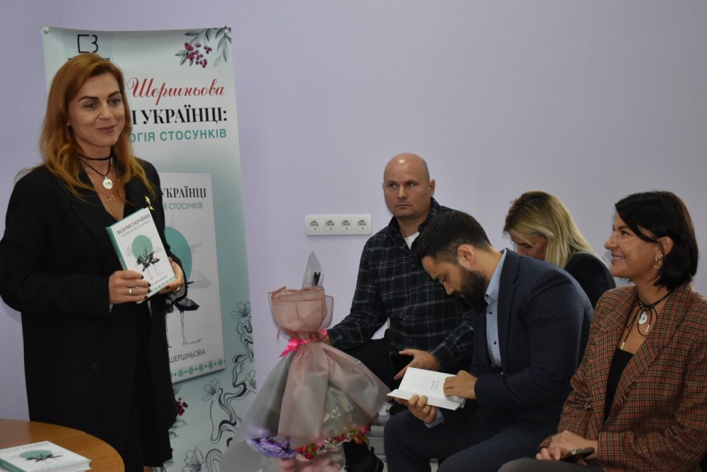 Ділимося миттєвостями та фотоспогадами. Бібліотека на Пріорці відвідала бібліофест з нагоди Всеукраїнського дня бібліотек. Попри похмуру та прохолодну погоду у нас було тепло, натхненно і затишно!