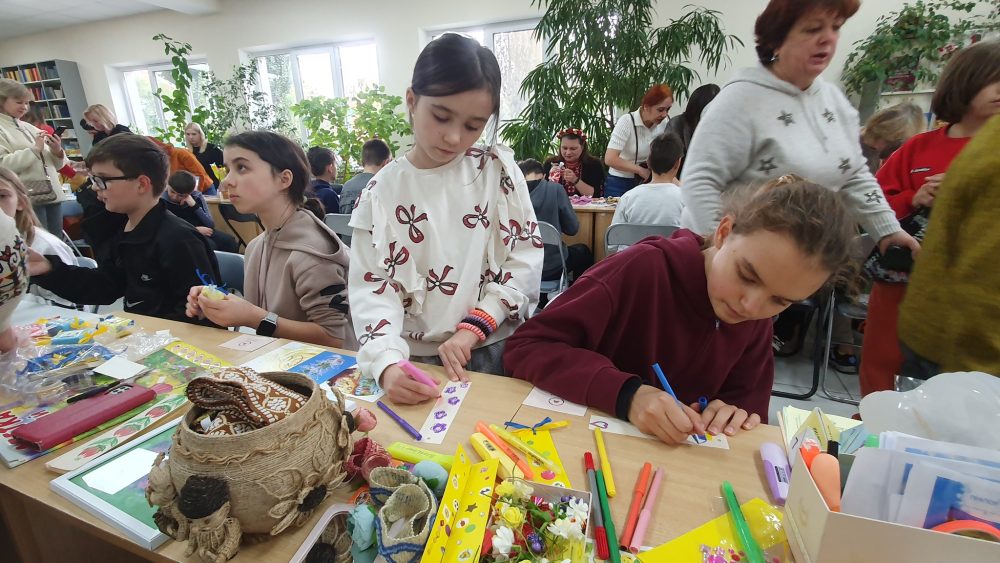 Працівники нашої бібліотеки “Обрій” взяли участь у бібліофесті до Всеукраїнського дня бібліотек від ЦБС Оболонського району.