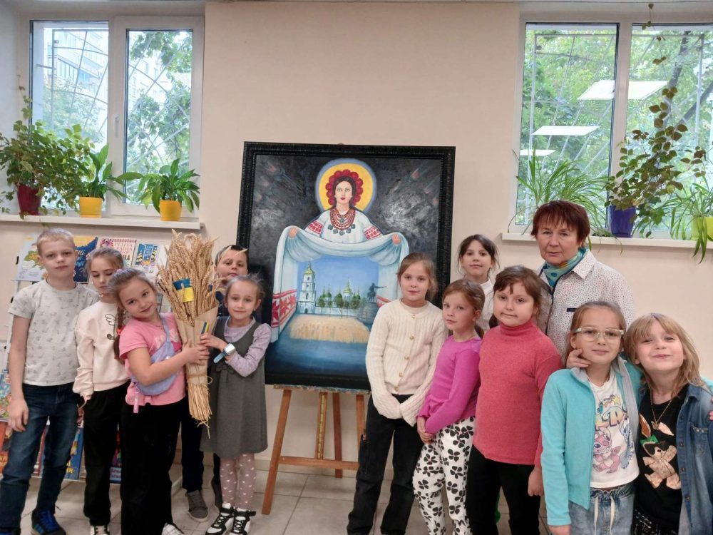 У перший день жовтня українці традиційно вшановують своїх героїв – захисників і захисниць, які стали щитом для держави у війні з російським агресором. Це свято сповнене не лише національної гордості, а й глибокого духовного змісту. Тому що, воно поєднане з одним із найбільших християнських свят – Покровом Пресвятої Богородиці. 
