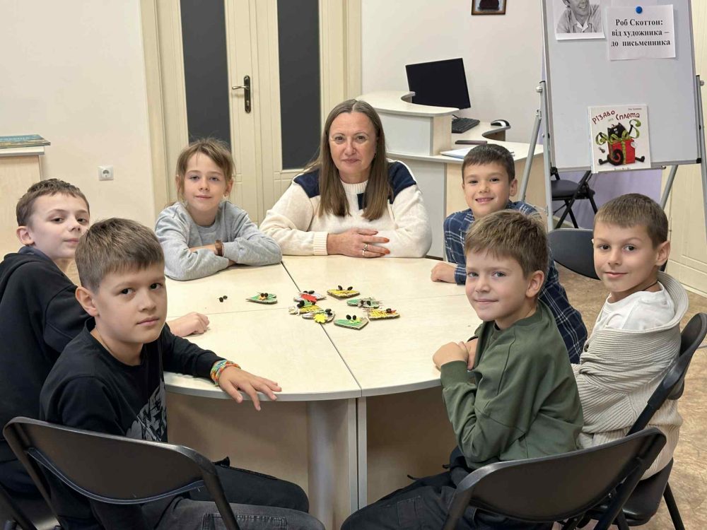 Осінь – час тепла, творчості й натхнення, і саме з таким настроєм у нашій бібліотеці на Пріорці для дітей розпочався новий місяць. Ми провели першу майстерку жовтня.