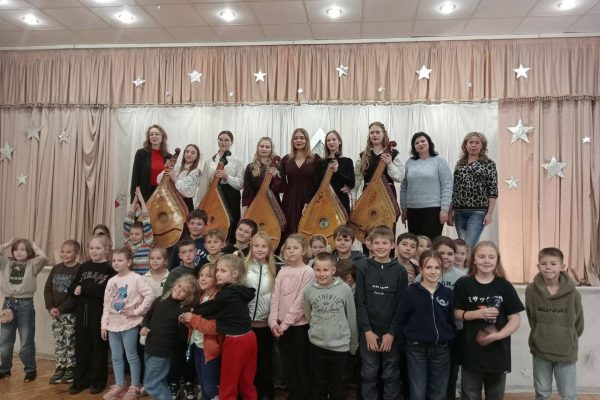 9 жовтня в нашій дитячій музичній школі 37 відбувся яскравий концерт у межах всеукраїнського науково-творчого проєкту “Від джерела до висот: простір сценічного формування молодих митців України”.