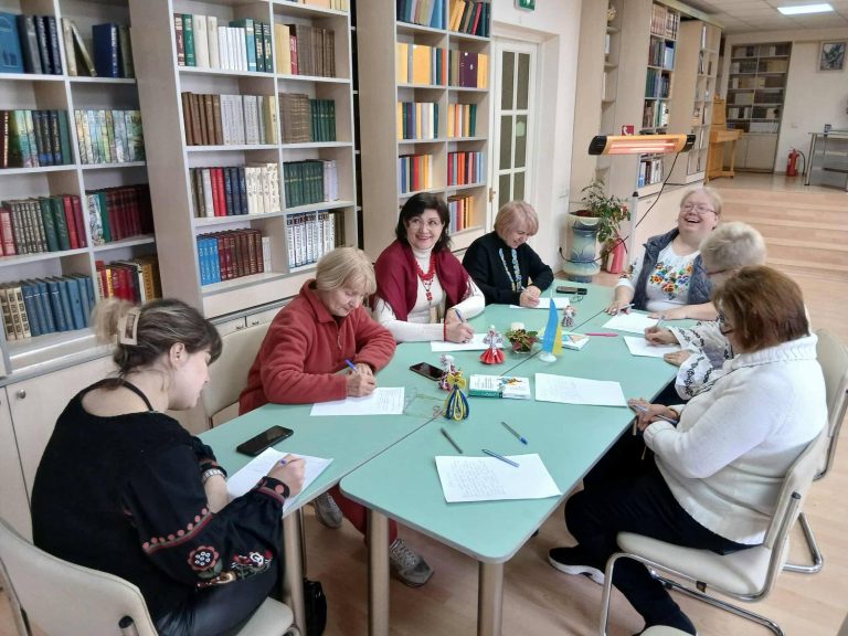 Відголоски спільного заходу бібліотеки “Сузірʼя” із Київським міським будинком учителя, який був ширшим, ніж Диктант всеукраїнської єдності – “Мовою серця і пера”.