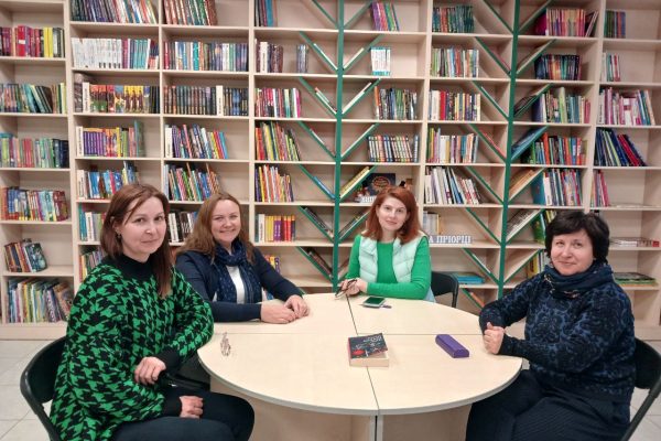 В бібліотеці на Пріорці відбулось засідання Читклубу. Клуб рекомендує книгу “Чорні водяні лілії” М. Бюссі, історія руйнівного кохання, довжиною в життя.