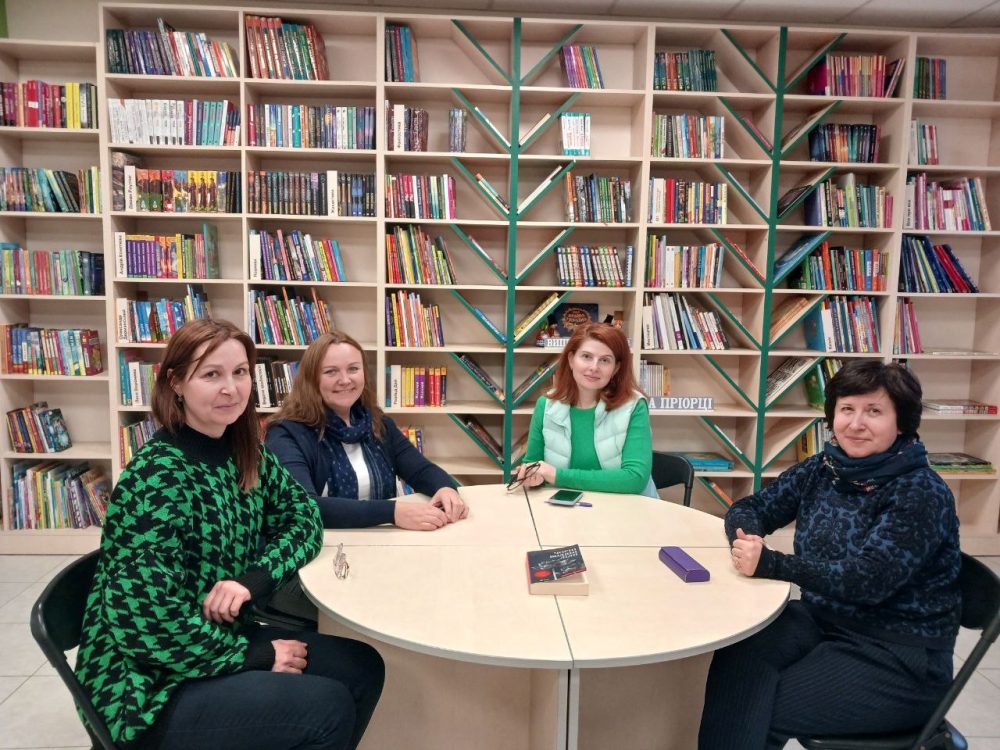 В бібліотеці на Пріорці відбулось засідання Читклубу. Клуб рекомендує книгу “Чорні водяні лілії” М. Бюссі, історія руйнівного кохання, довжиною в життя.