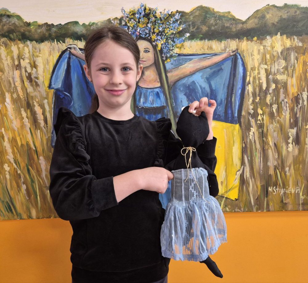 Бібліотека на Пріорці ділится яскравими моментами ще двох наших творчих майстерок, що об’єдналися однією чудовою темою – пухнастих хвостиків! Цього разу наші маленькі майстри створювали чарівних котиків і кішечок – м’яких, кольорових, кумедних, кожного з власним характером і настроєм.