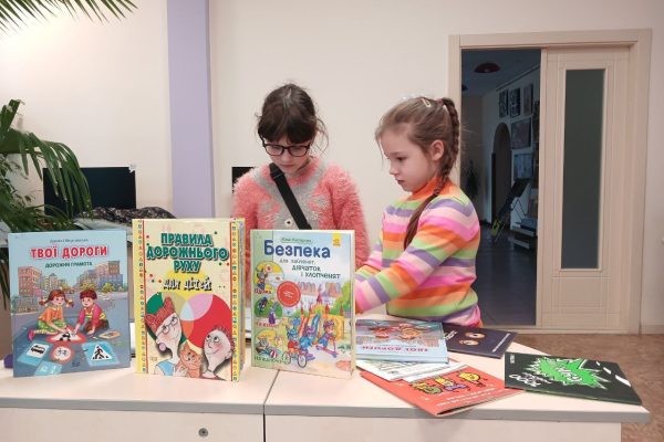 В Україні триває щорічний Тиждень безпеки дорожнього руху. Його мета –  підвищення рівня безпеки дітей і молоді на дорозі. Також формування відповідального ставлення до правил дорожнього руху та профілактика дитячого травматизму. 