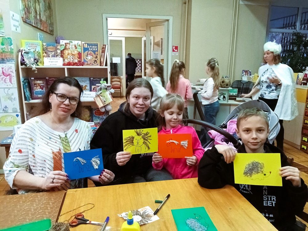 Нещодавно в нашій бібліотеці “Обрій” відбувся чарівний “День казки”, який нагадав і юним користувачам, і батькам, що казка – це джерело мудрості, творчості та живого слова.
