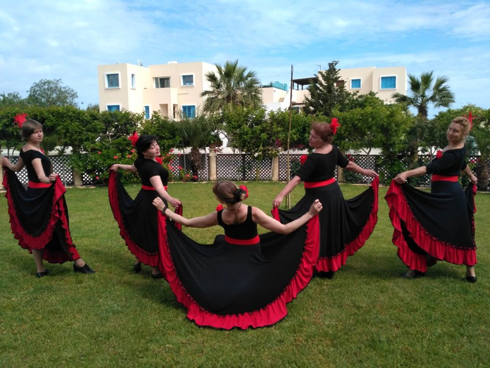 Київський народний театр “Новий Світ” разом з Публічною бібліотекою "Сузір'я" запрошує Вас 14 листопада о 16-00 на концертну програму "Барвиста Україна". Вона створена з любов’ю та вдячністю для всіх, хто вірить у добро, світло й силу людяності.