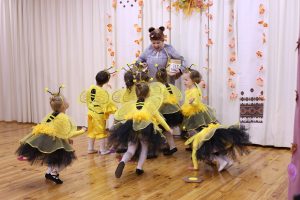 Осіннє свято у наймолодших вихованців ансамблю танцю “Джерело” дитячої музичної школи № 5 ім. Л. Венедиктова