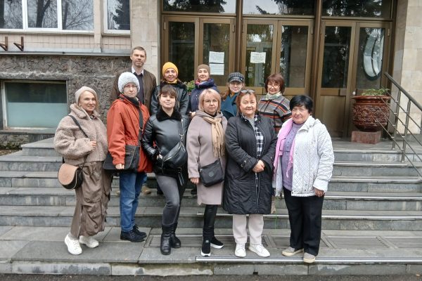 Ми бібліотекою “Сузірʼя” з колегами-бібліотекарями Оболонського району мали нагоду перенестися в часі і дізнатися багато цікавого про історію наших сусідів – видатного, знаного у світі Інституту надтвердих матеріалів імені академіка В.М.Бакуля. 