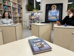 Провели в нашій бібліотеці на Пріорці завершальну у цьому році зустріч читацького клубу PROчитання.