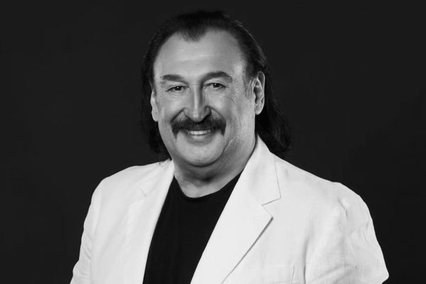 У неділю, 14 грудня, у Гарнізонному храмі святих апостолів Петра і Павла (вул. Театральна, 11) відбулося прощання з українським співаком Степаном Гігою. 