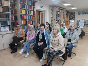 Київ у словах і фарбах: у бібліотеці презентували збірку «Київ. Люди. Весна»
