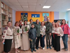 «Вишите серце»: у бібліотеці відкрили масштабну виставку про силу української традиції та незламність народу