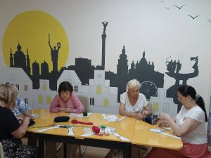 Серце, сплетене з надії: у бібліотеці створювали красу, яка допомагає долати стрес