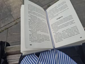 «Хто, де і як читає»: фотоспогади бібліотечного літа